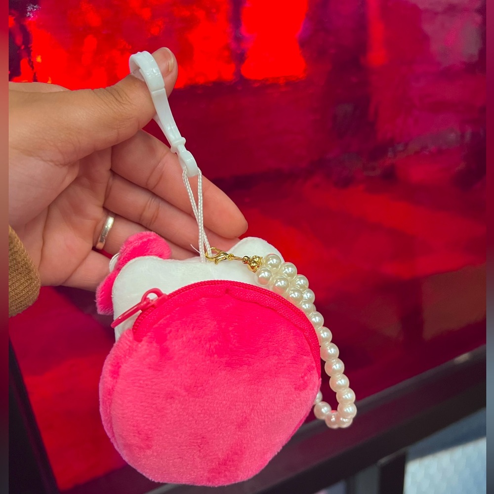 Hello Kitty Keychain - Picture 3 of 4